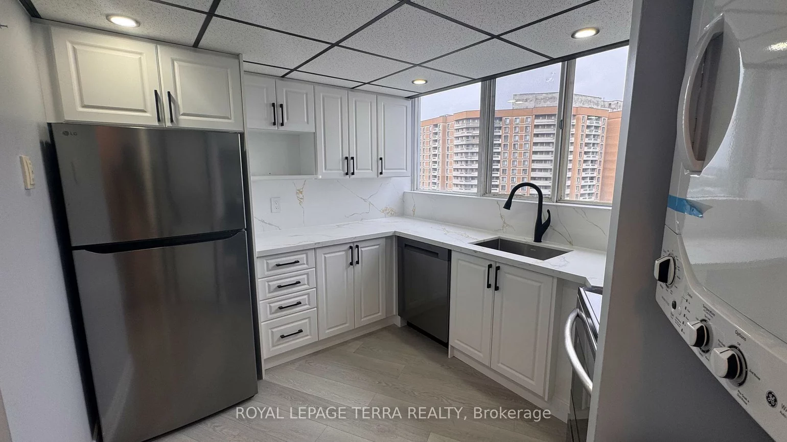 3700, Kaneff, Mississauga Valleys, Mississauga
