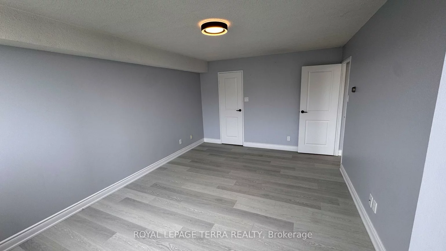 3700, Kaneff, Mississauga Valleys, Mississauga