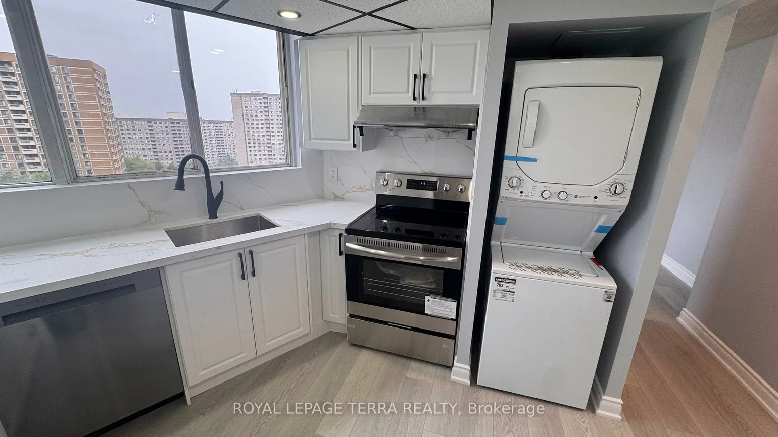 3700, Kaneff, Mississauga Valleys, Mississauga