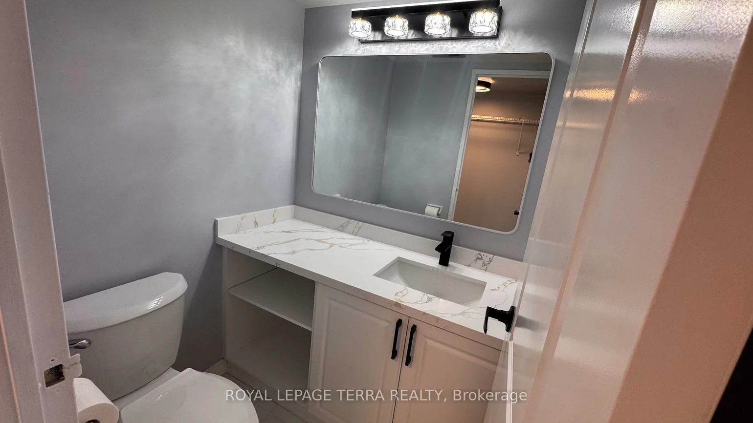 3700, Kaneff, Mississauga Valleys, Mississauga