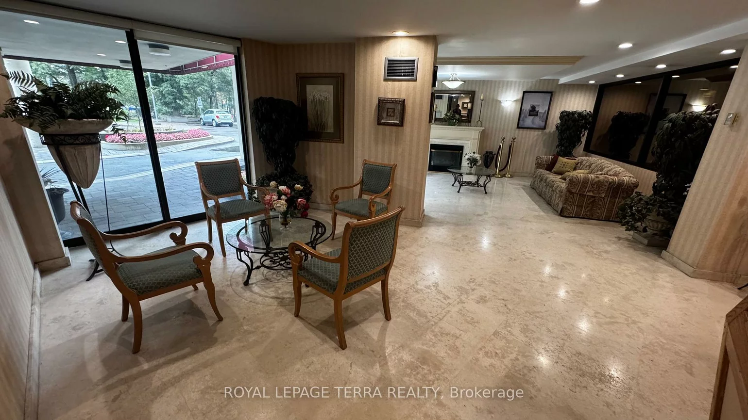 3700, Kaneff, Mississauga Valleys, Mississauga