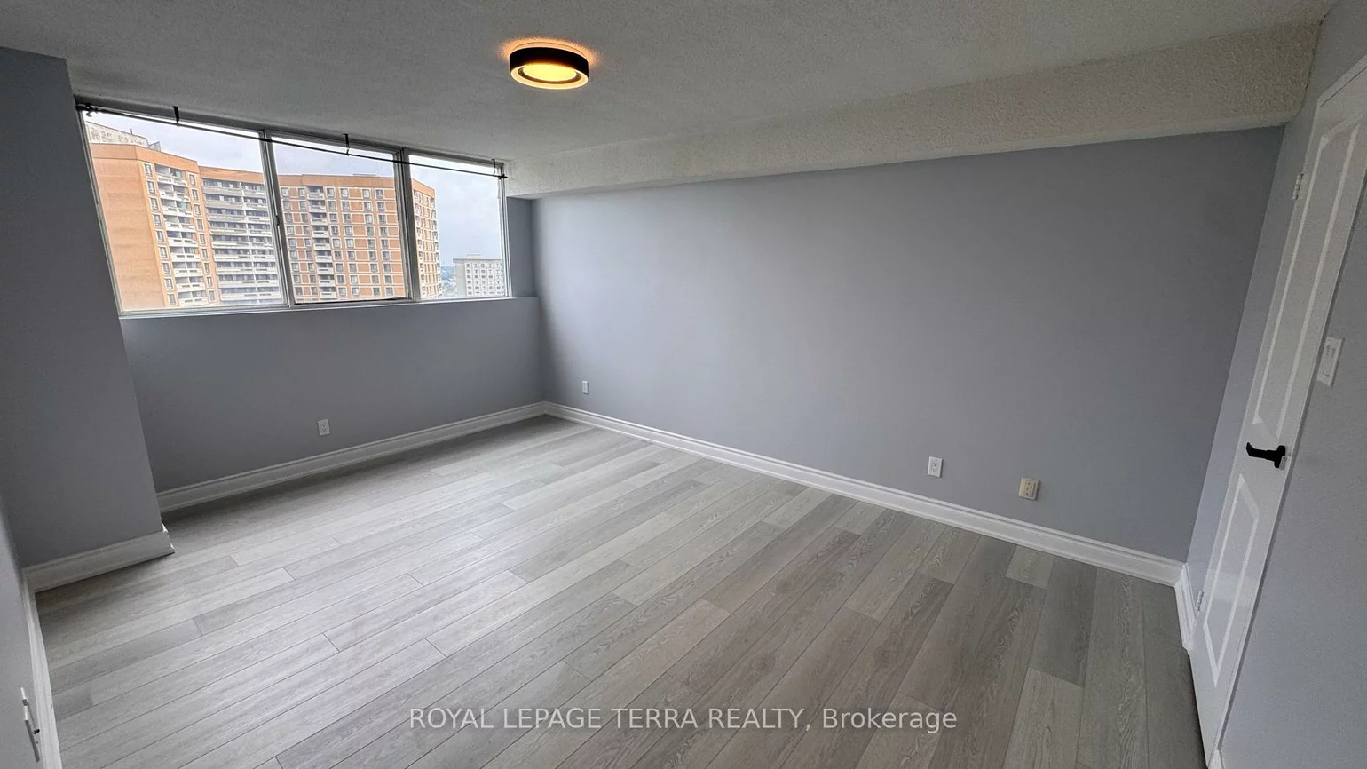 3700, Kaneff, Mississauga Valleys, Mississauga