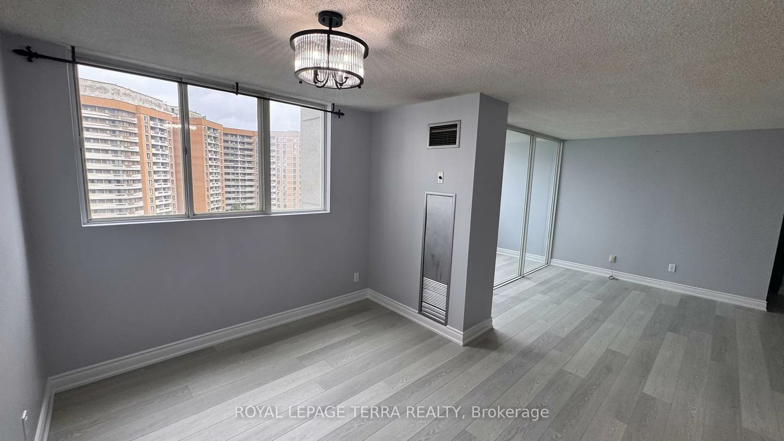3700, Kaneff, Mississauga Valleys, Mississauga