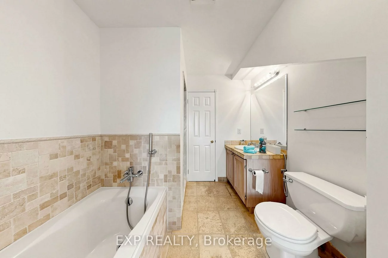 455, Apache, Hurontario, Mississauga