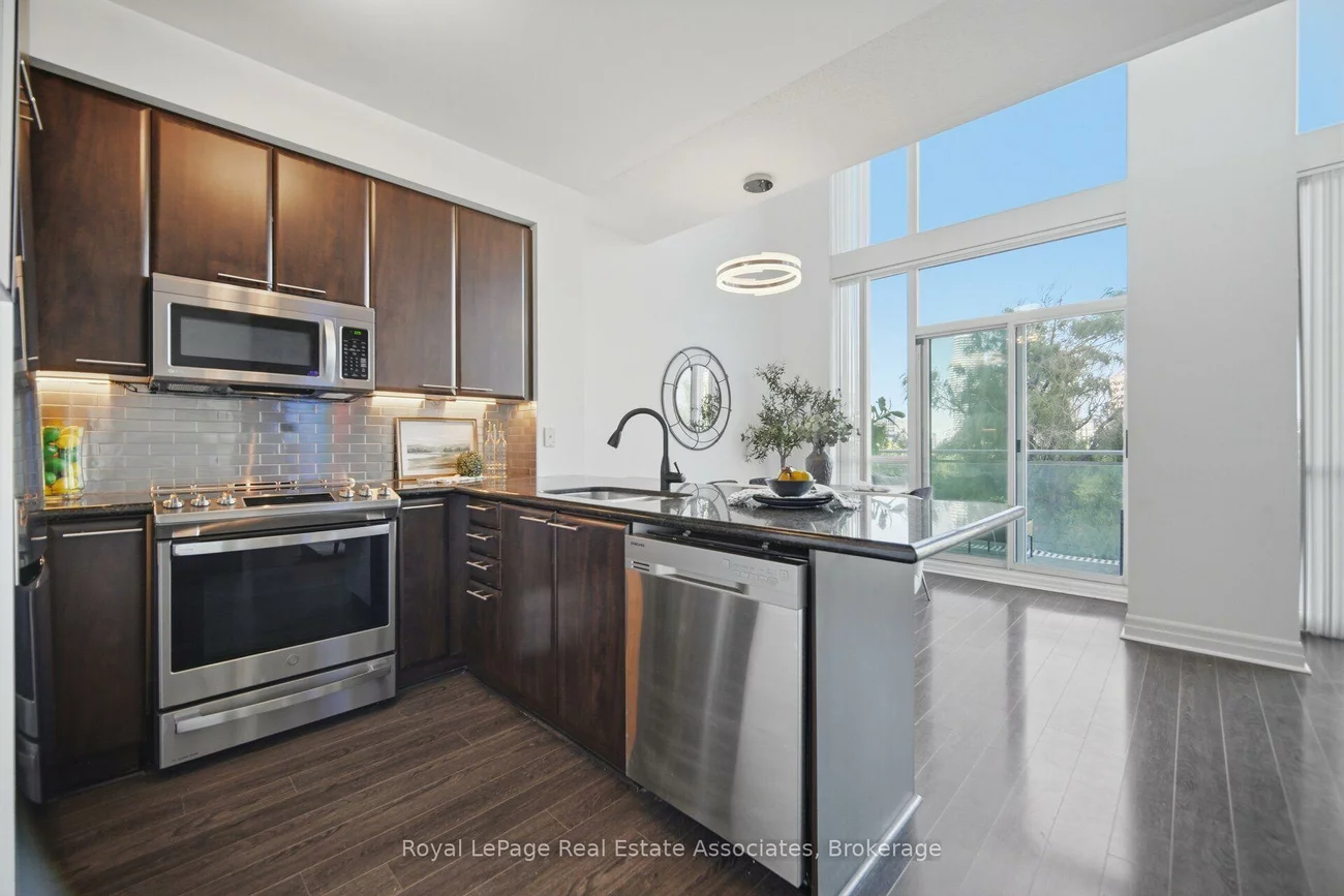 220, Burnhamthorpe, City Centre, Mississauga