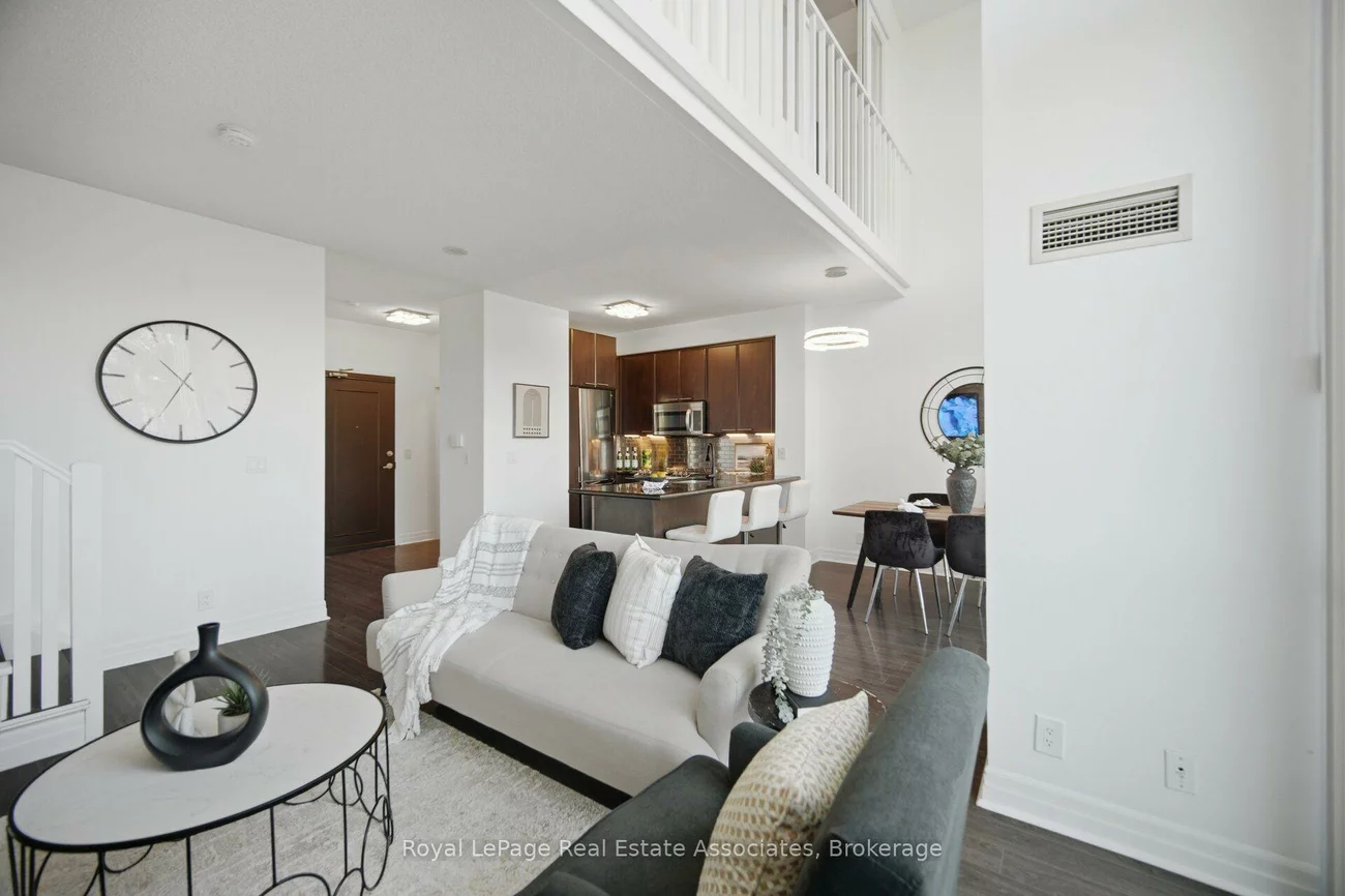 220, Burnhamthorpe, City Centre, Mississauga