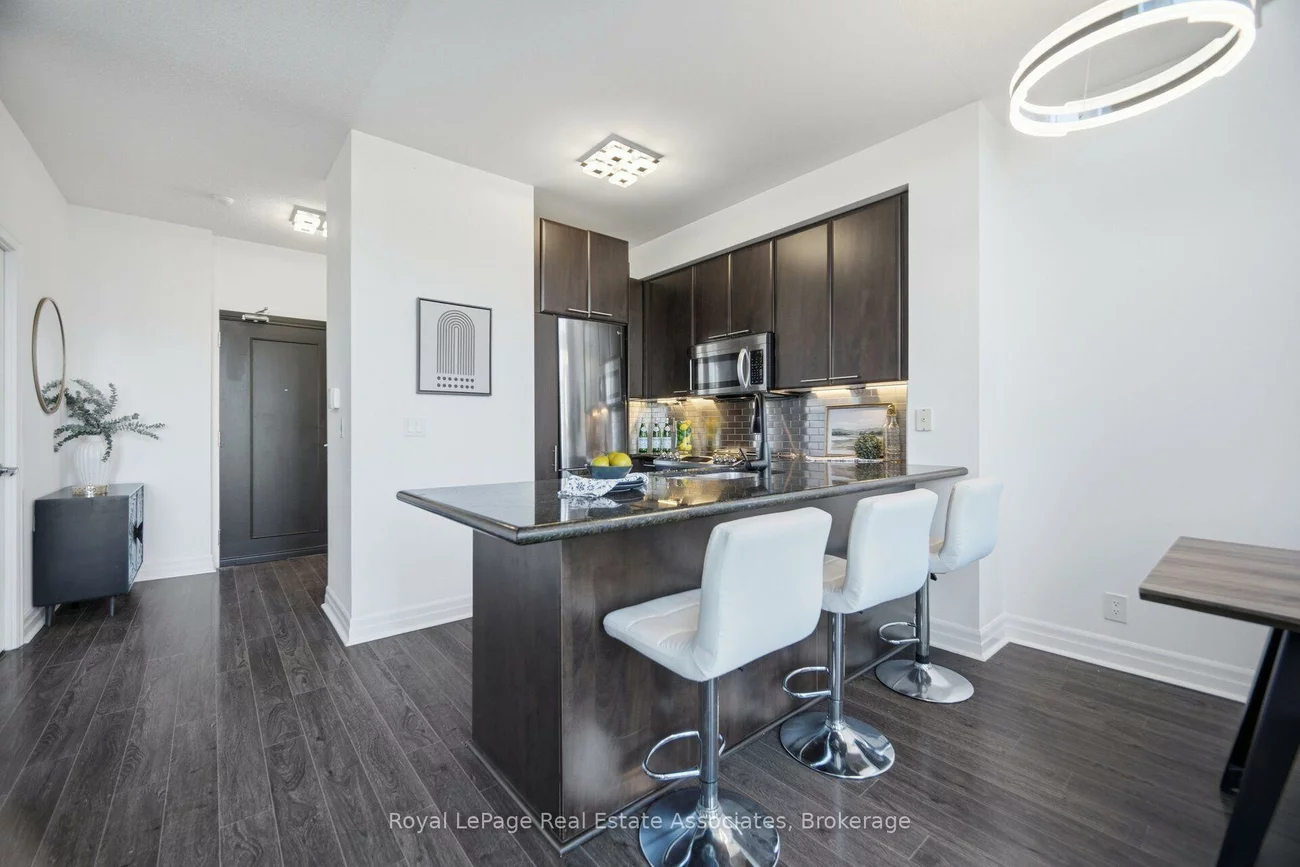 220, Burnhamthorpe, City Centre, Mississauga