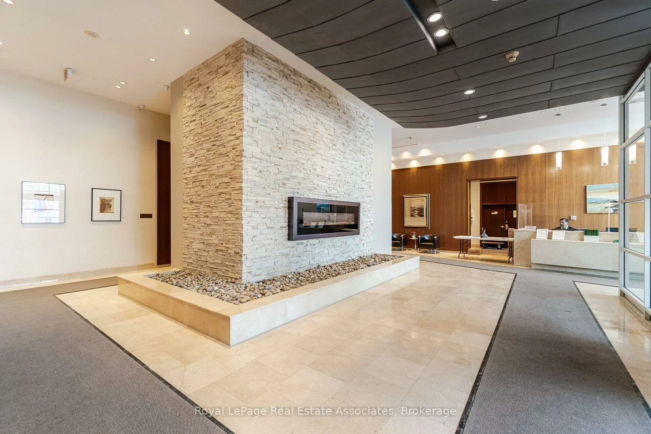220, Burnhamthorpe, City Centre, Mississauga