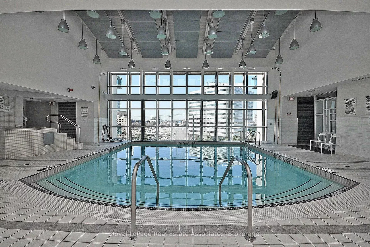 220, Burnhamthorpe, City Centre, Mississauga