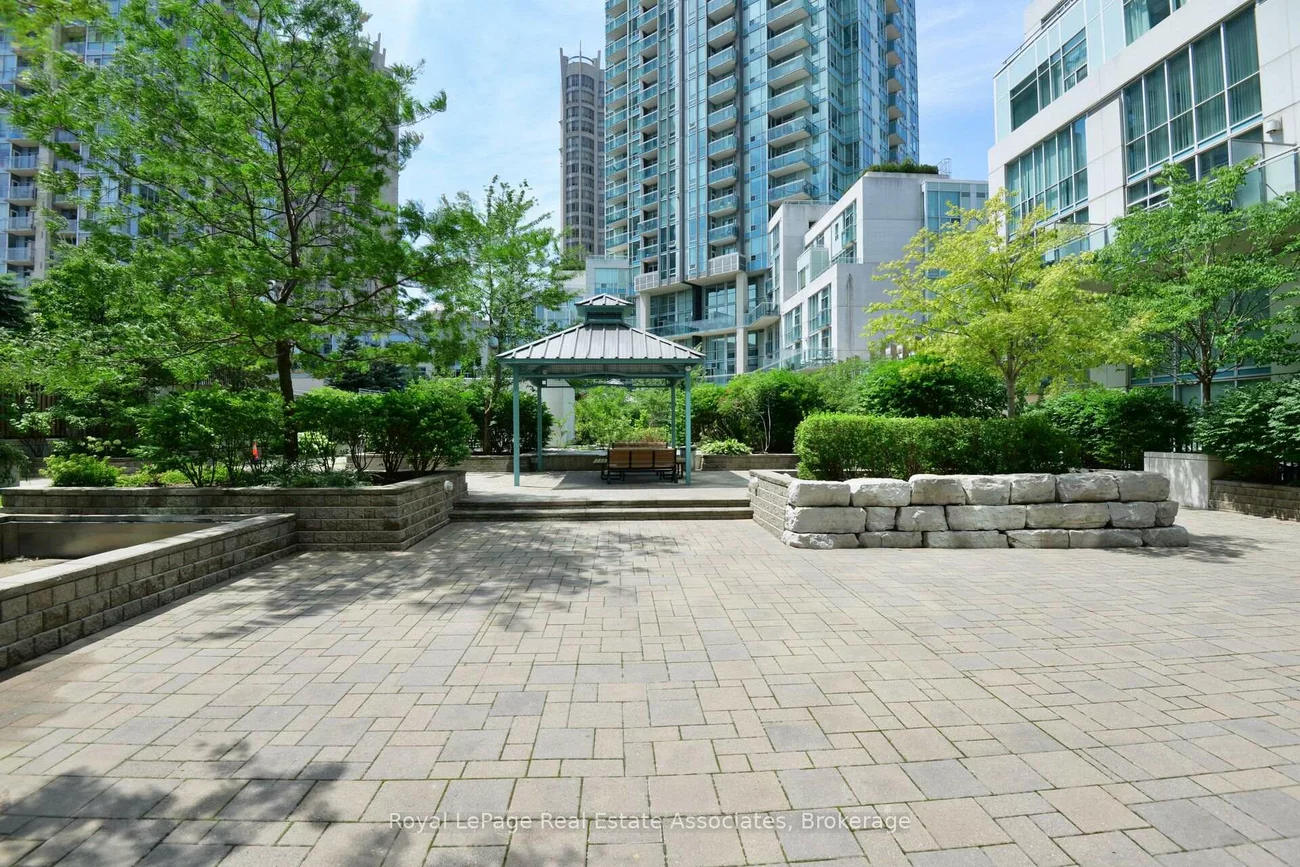 220, Burnhamthorpe, City Centre, Mississauga