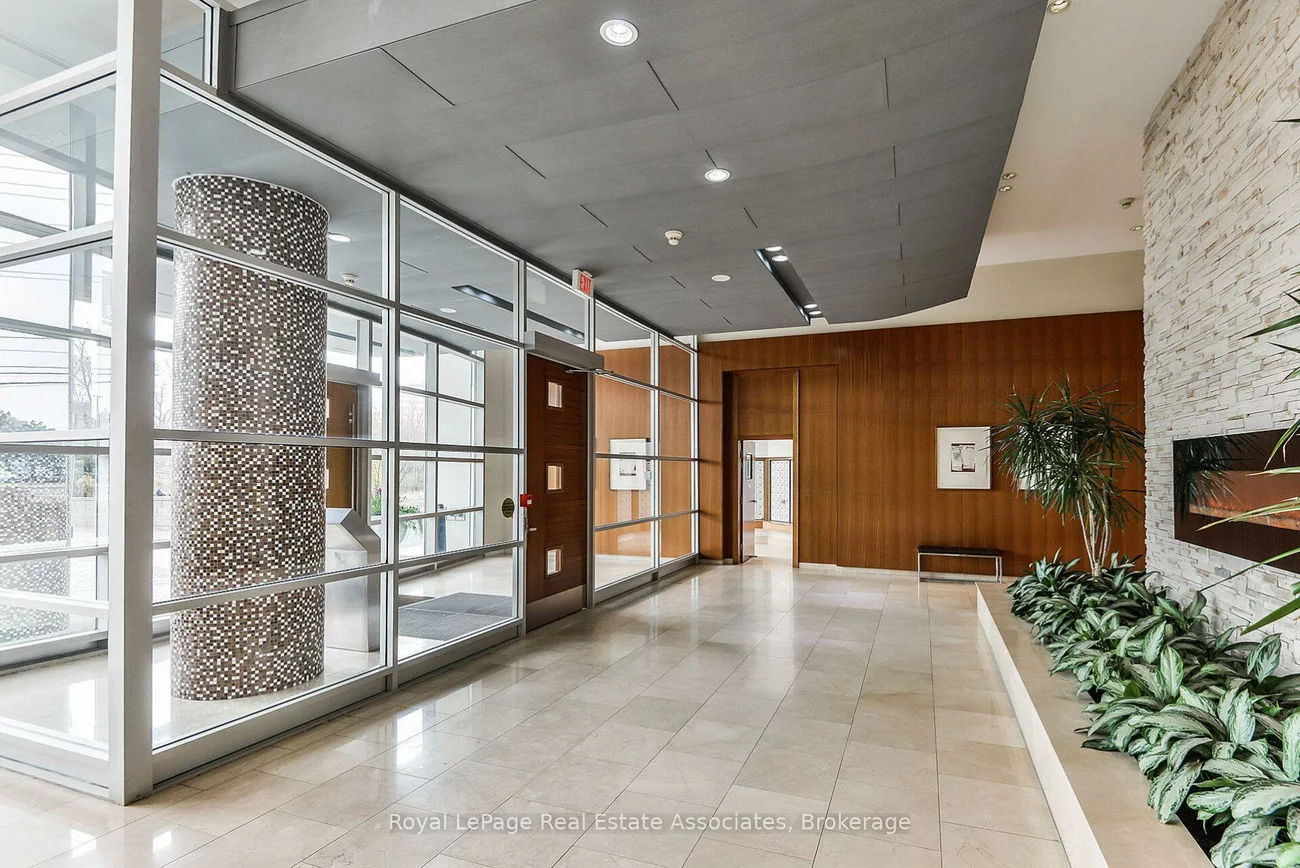 220, Burnhamthorpe, City Centre, Mississauga