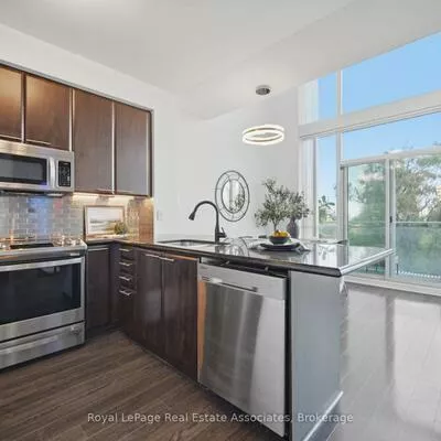 220, Burnhamthorpe, City Centre, Mississauga