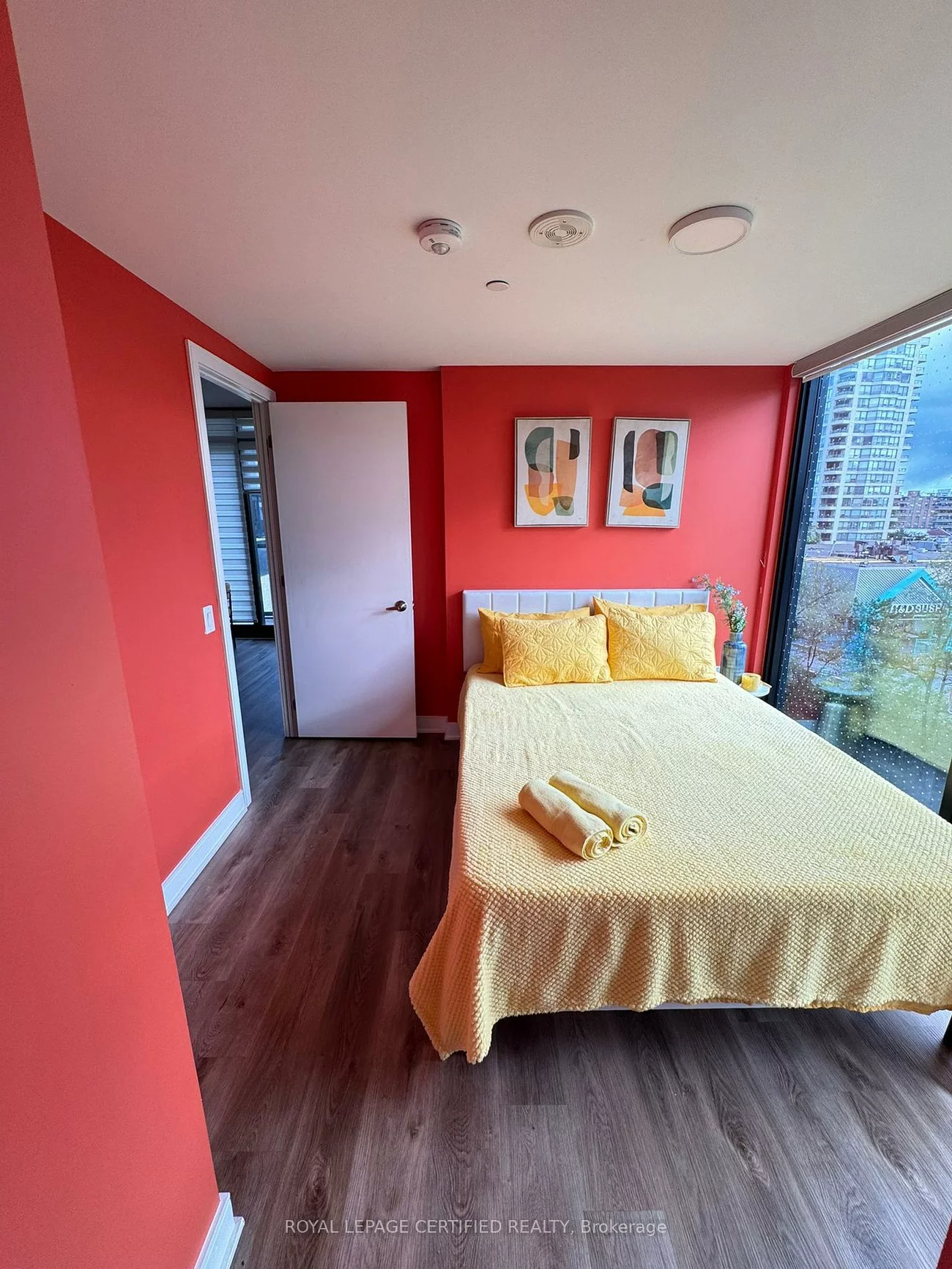 86, Dundas, Cooksville, Mississauga