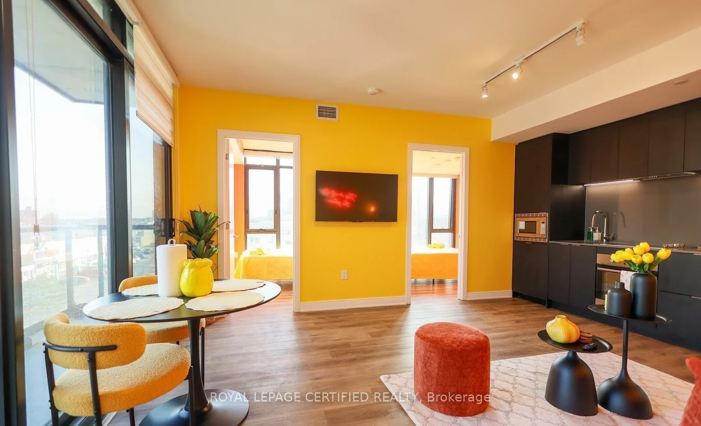 86, Dundas, Cooksville, Mississauga