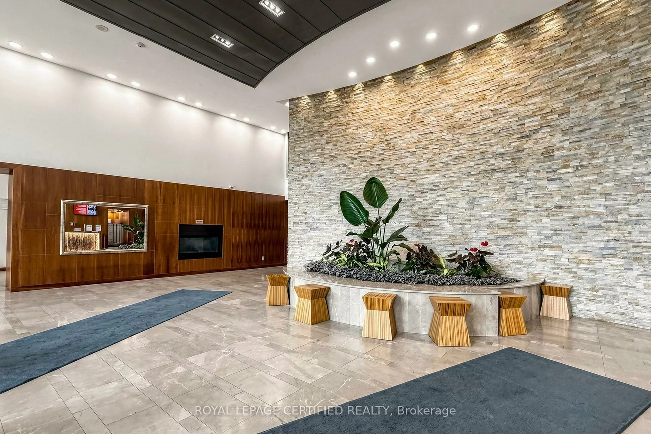 225, Webb, City Centre, Mississauga