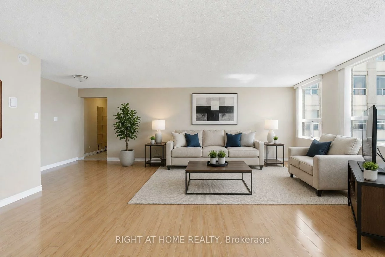 3650, Kaneff, Mississauga Valleys, Mississauga