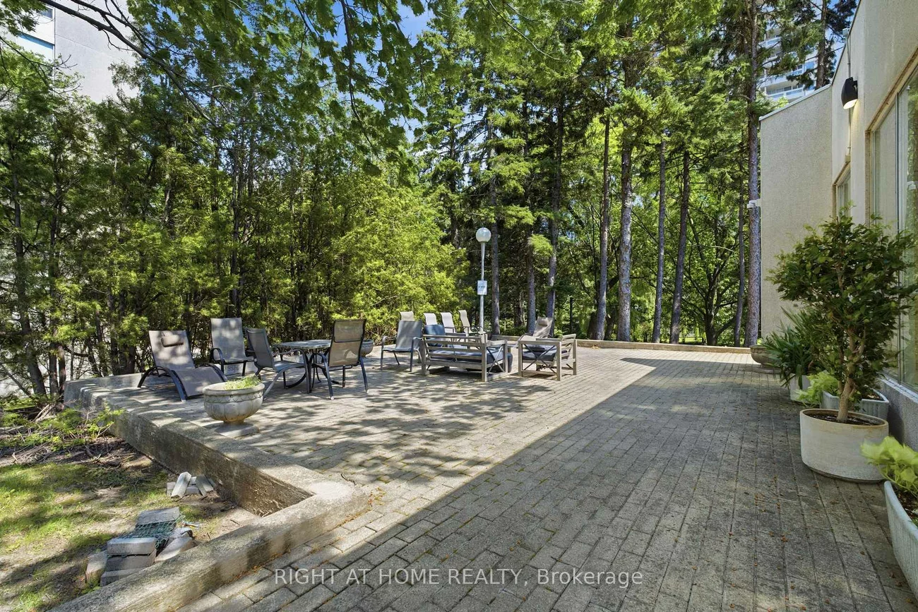 3650, Kaneff, Mississauga Valleys, Mississauga