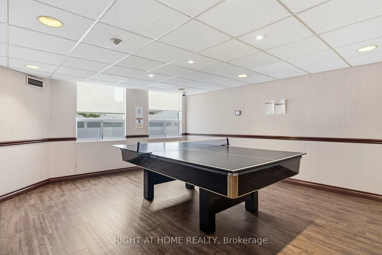 3650, Kaneff, Mississauga Valleys, Mississauga