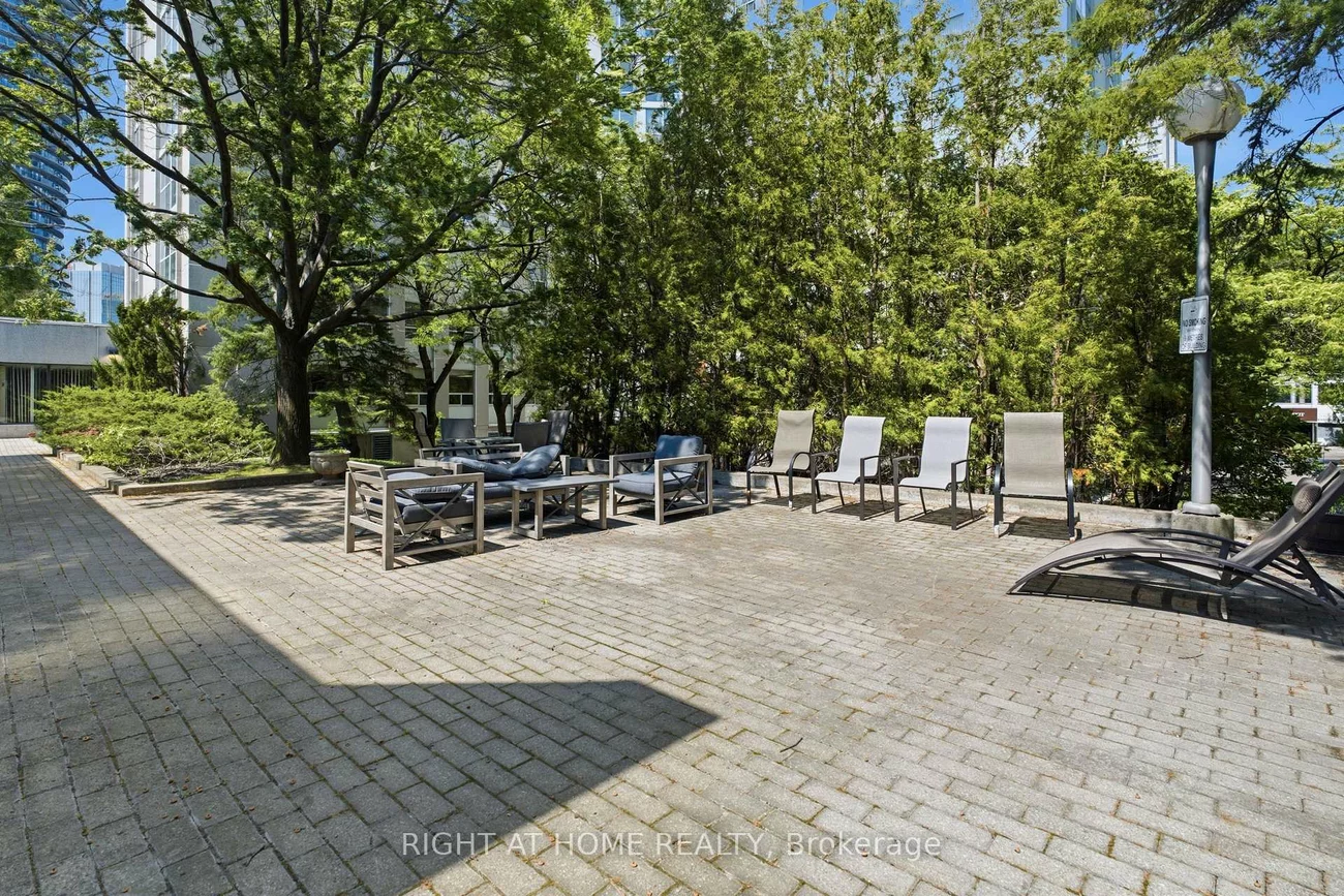 3650, Kaneff, Mississauga Valleys, Mississauga