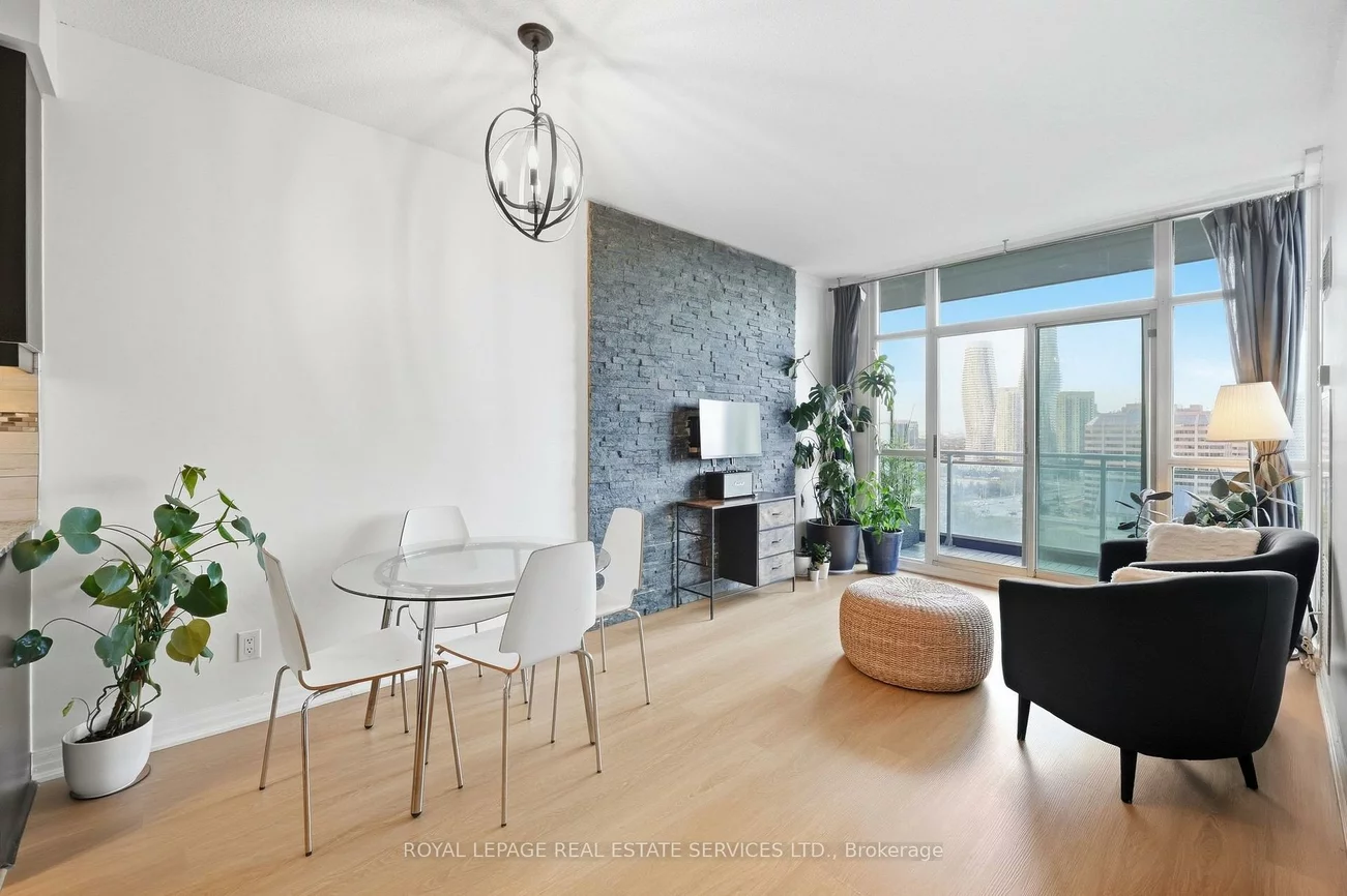 223, Webb, City Centre, Mississauga