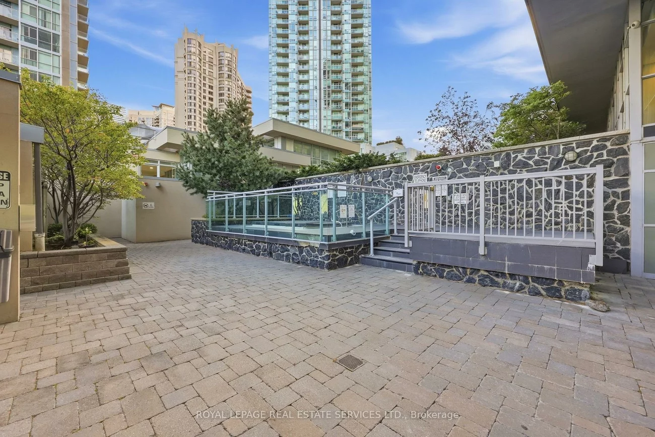 223, Webb, City Centre, Mississauga
