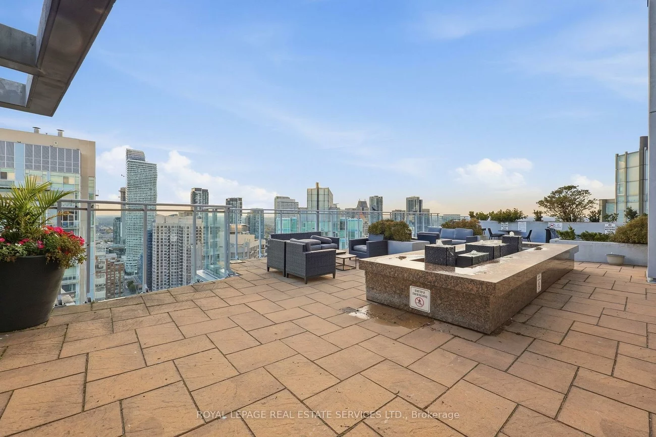 223, Webb, City Centre, Mississauga