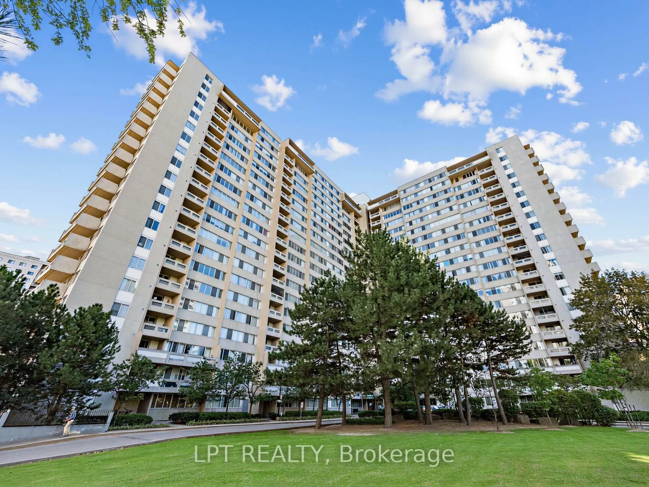 3590, Kaneff, Mississauga Valleys, Mississauga