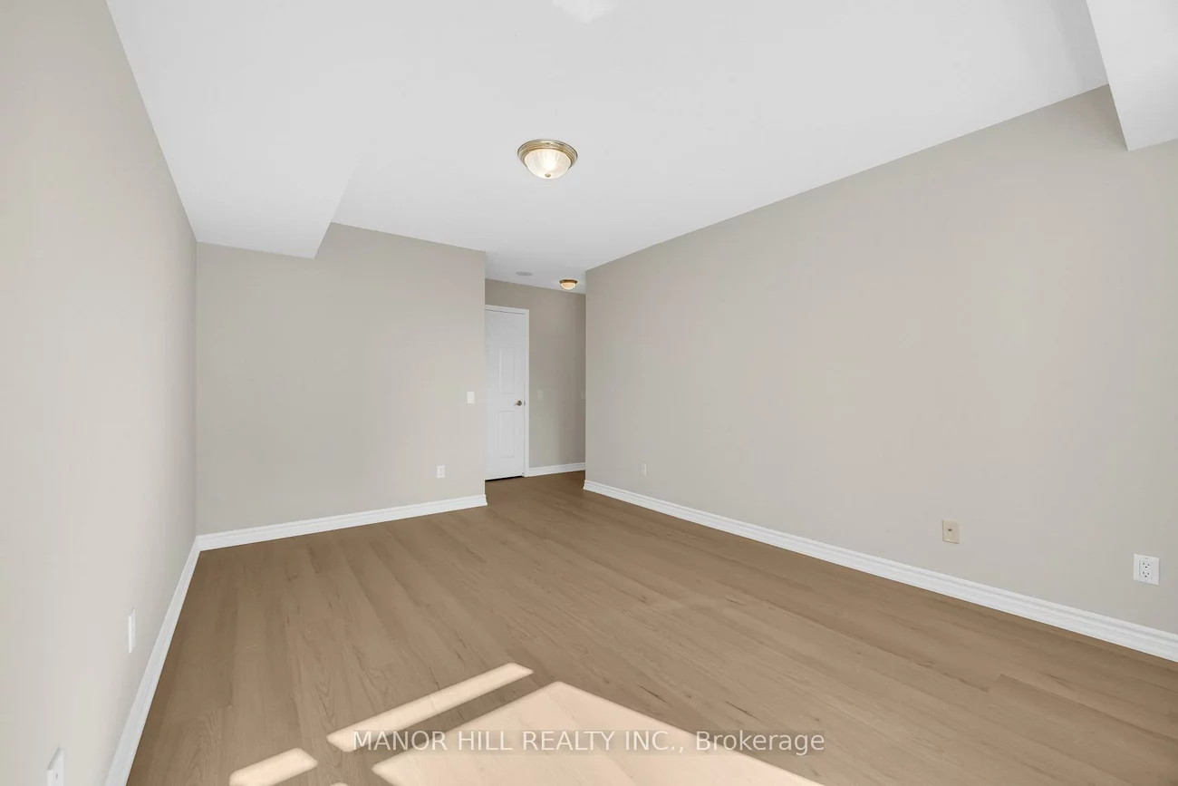35, Kingsbridge Garden, Hurontario, Mississauga