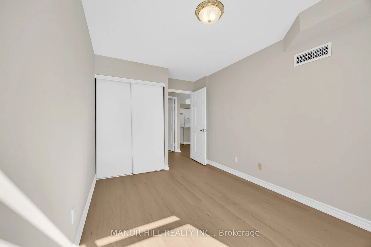 35, Kingsbridge Garden, Hurontario, Mississauga