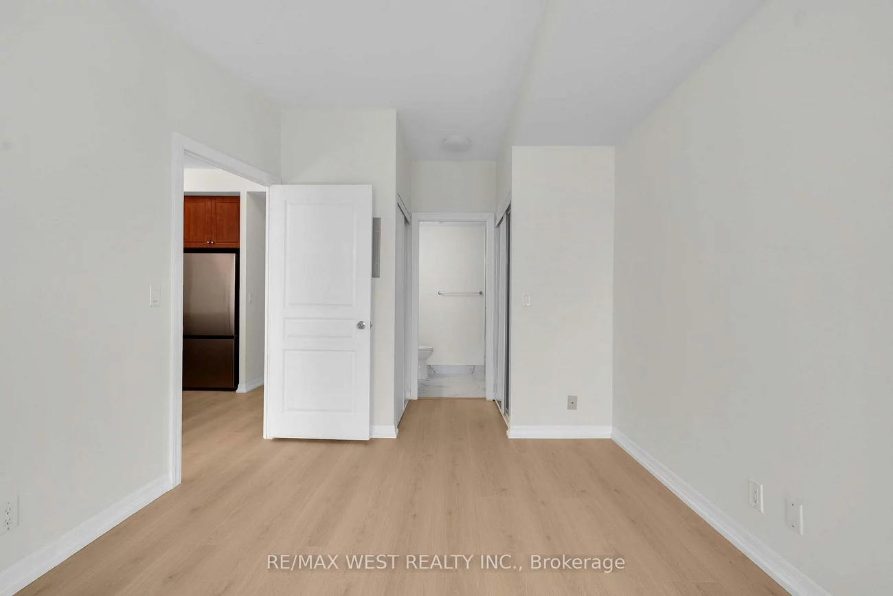 220, Burnhamthorpe, City Centre, Mississauga