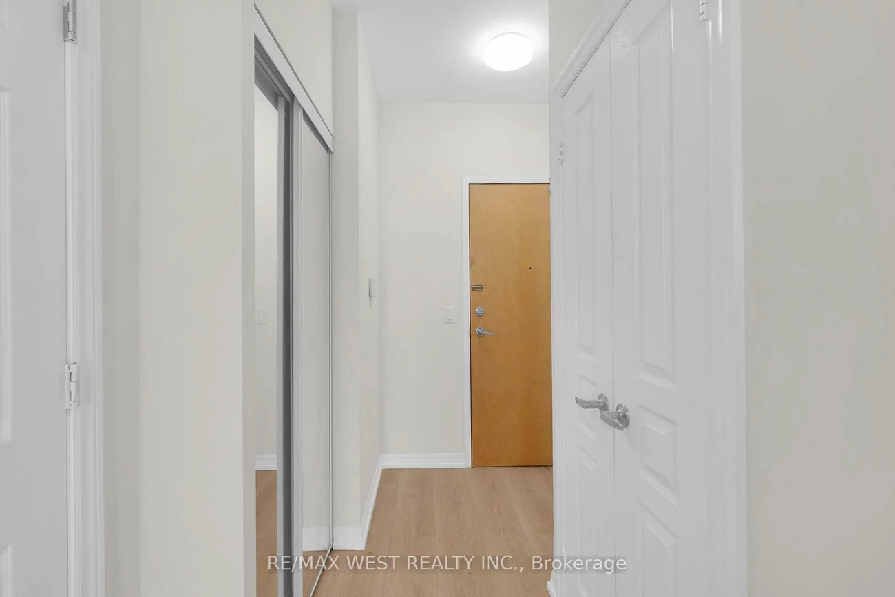 220, Burnhamthorpe, City Centre, Mississauga