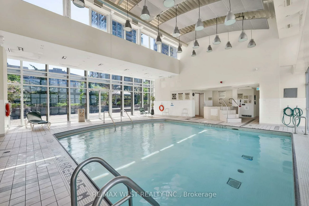 220, Burnhamthorpe, City Centre, Mississauga