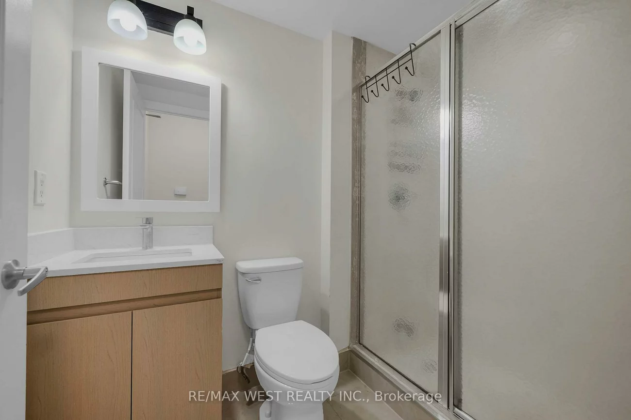 220, Burnhamthorpe, City Centre, Mississauga