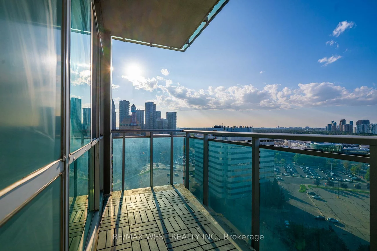220, Burnhamthorpe, City Centre, Mississauga