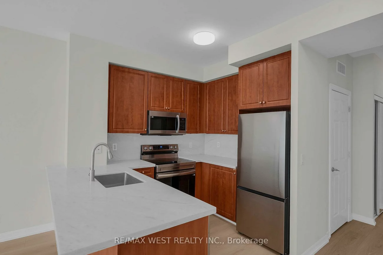 220, Burnhamthorpe, City Centre, Mississauga