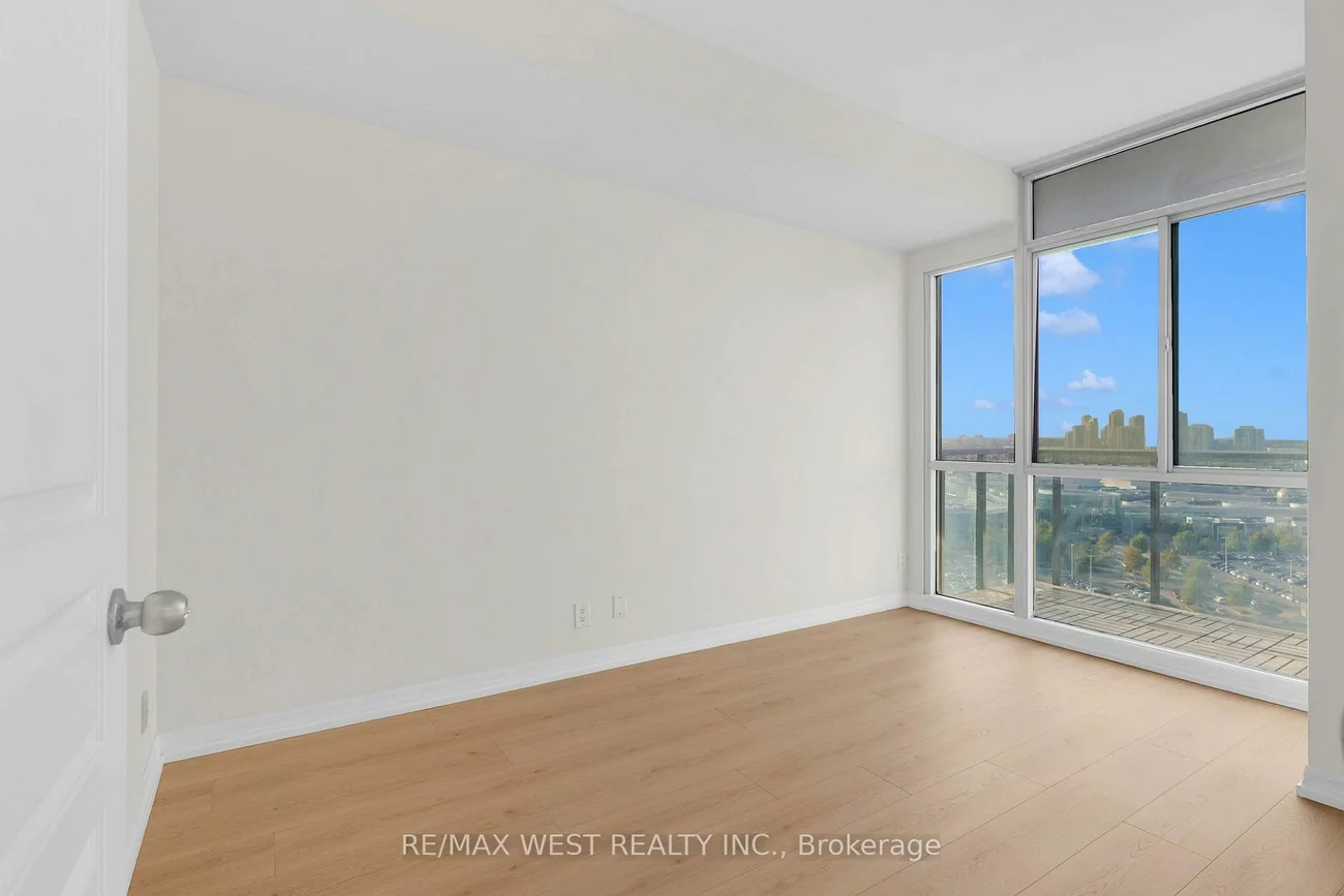 220, Burnhamthorpe, City Centre, Mississauga