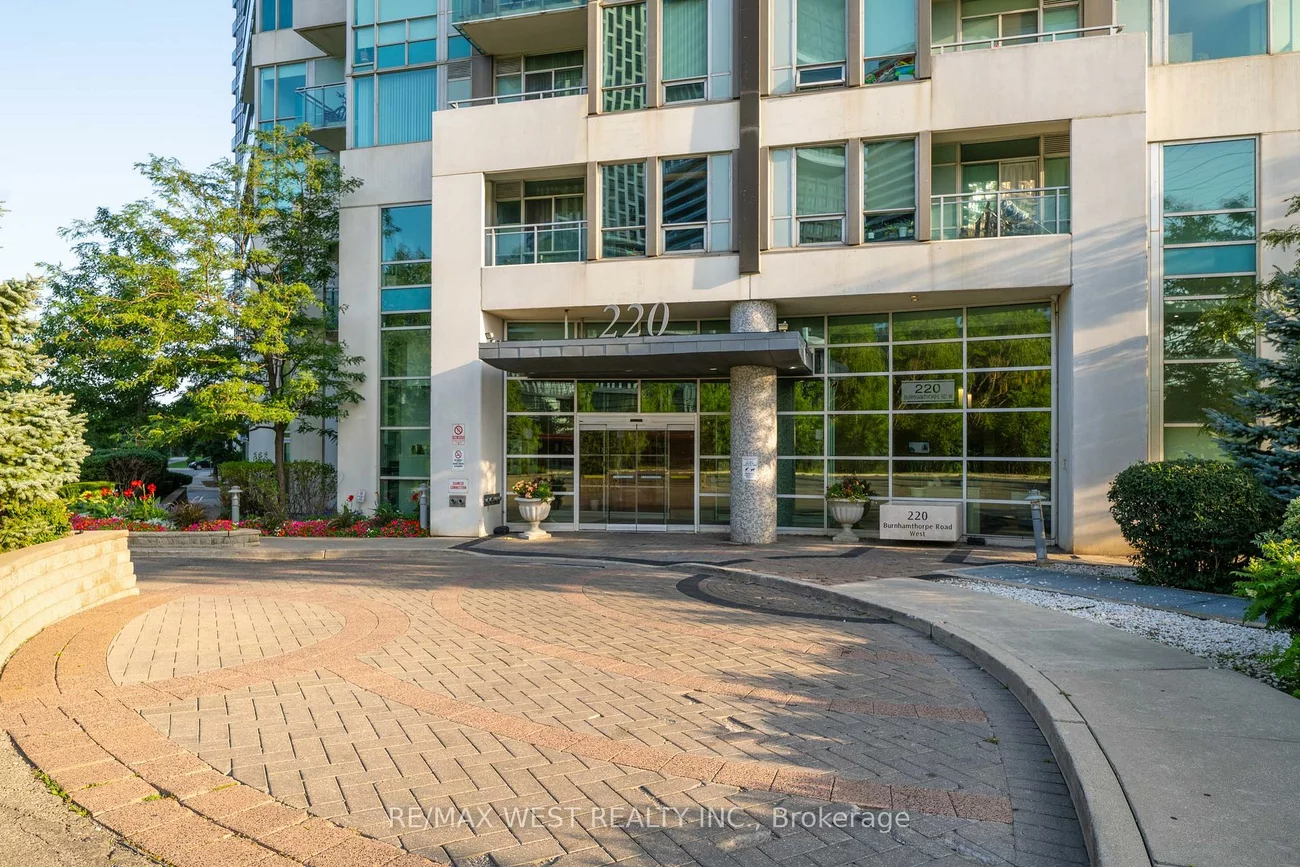 220, Burnhamthorpe, City Centre, Mississauga