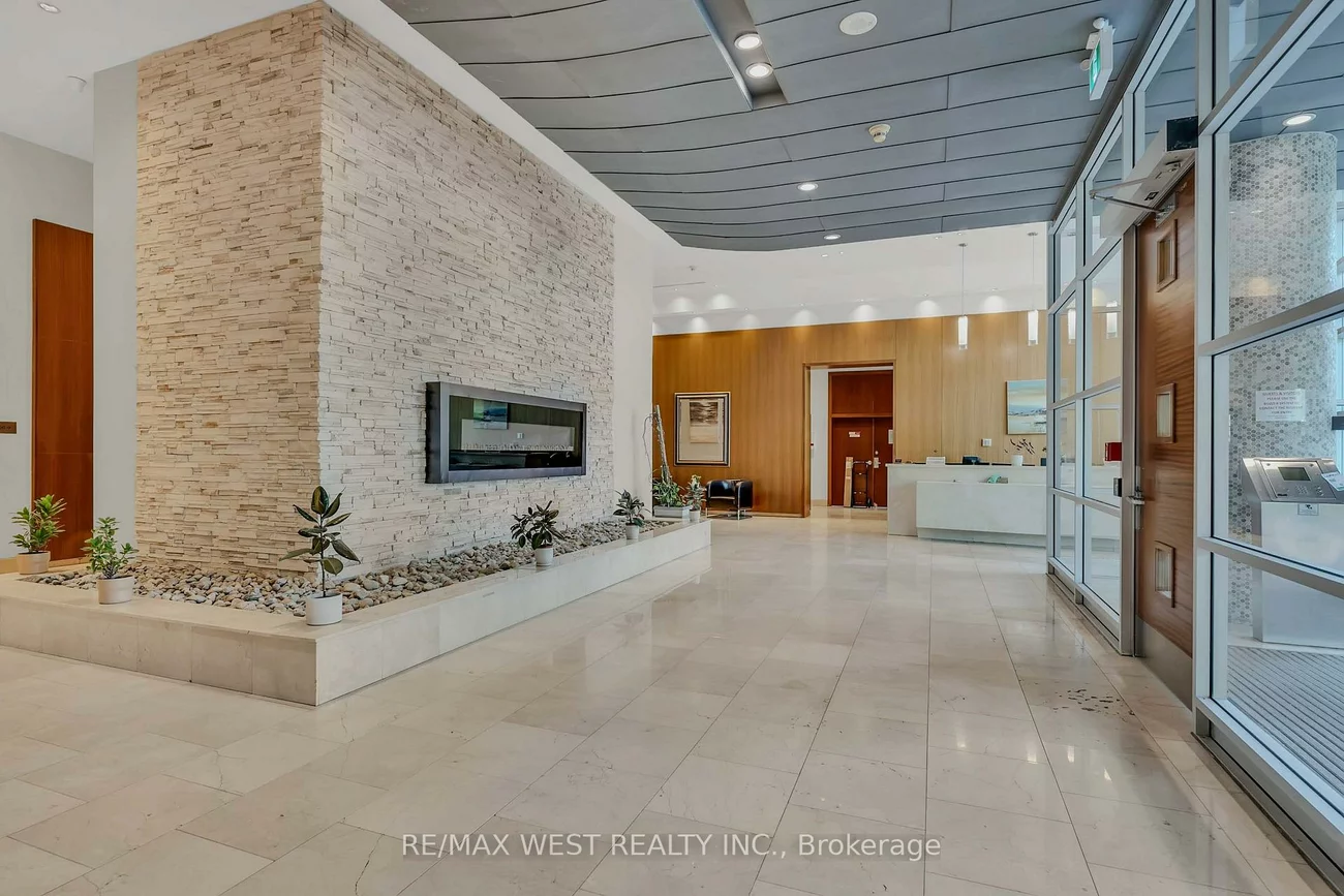 220, Burnhamthorpe, City Centre, Mississauga