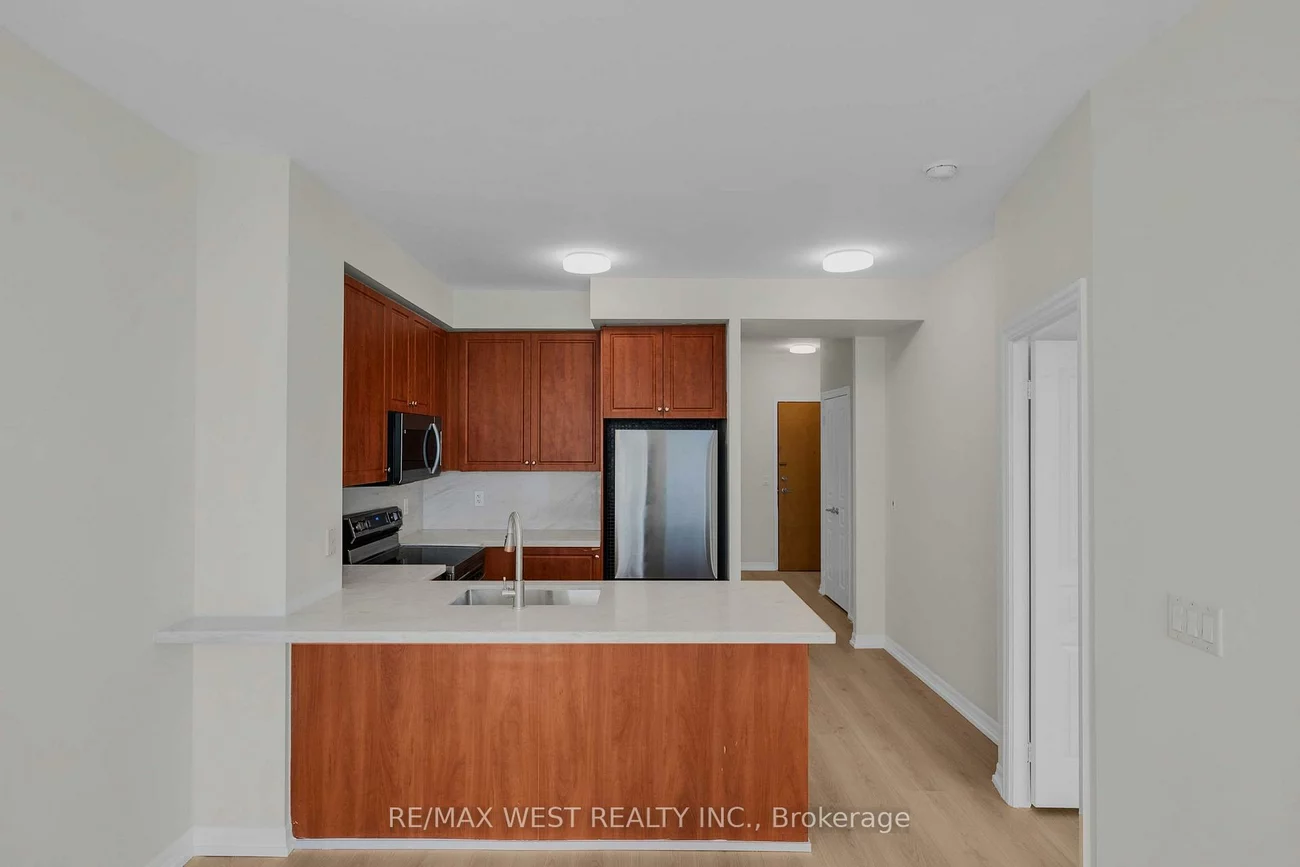 220, Burnhamthorpe, City Centre, Mississauga