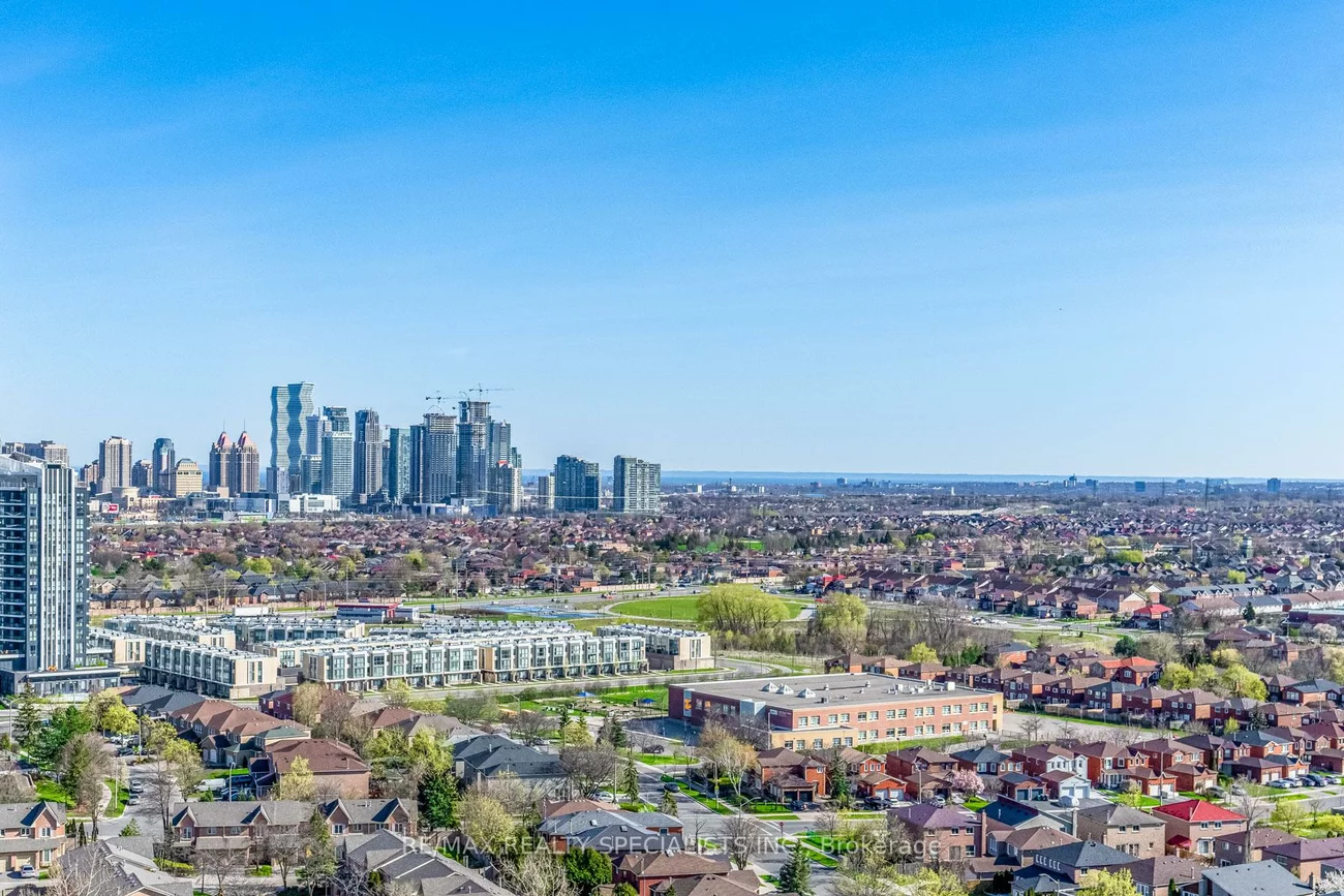 55, Strathaven, Hurontario, Mississauga
