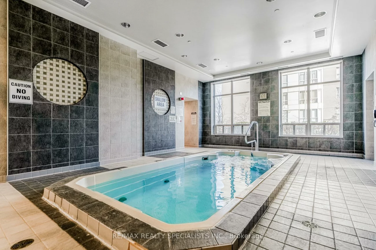 55, Strathaven, Hurontario, Mississauga