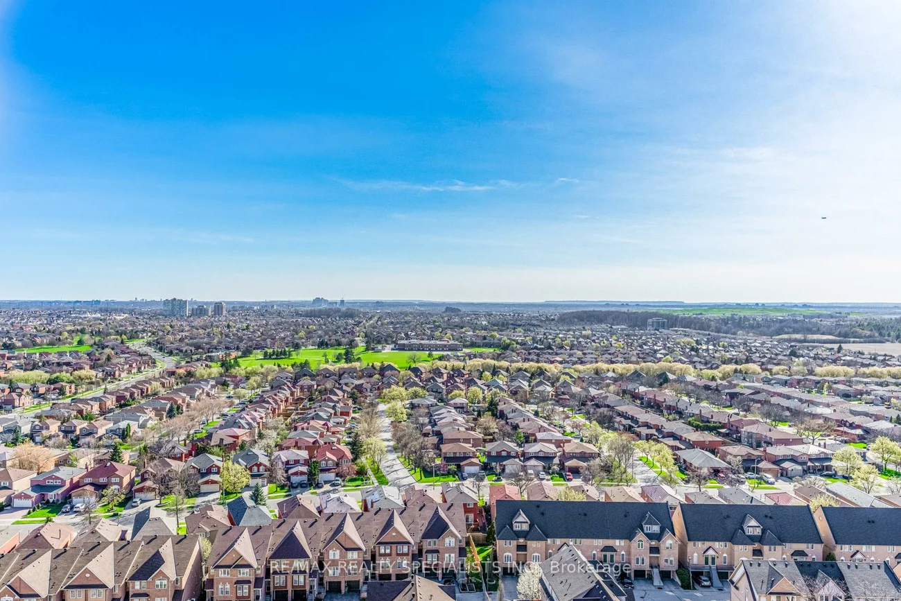 55, Strathaven, Hurontario, Mississauga
