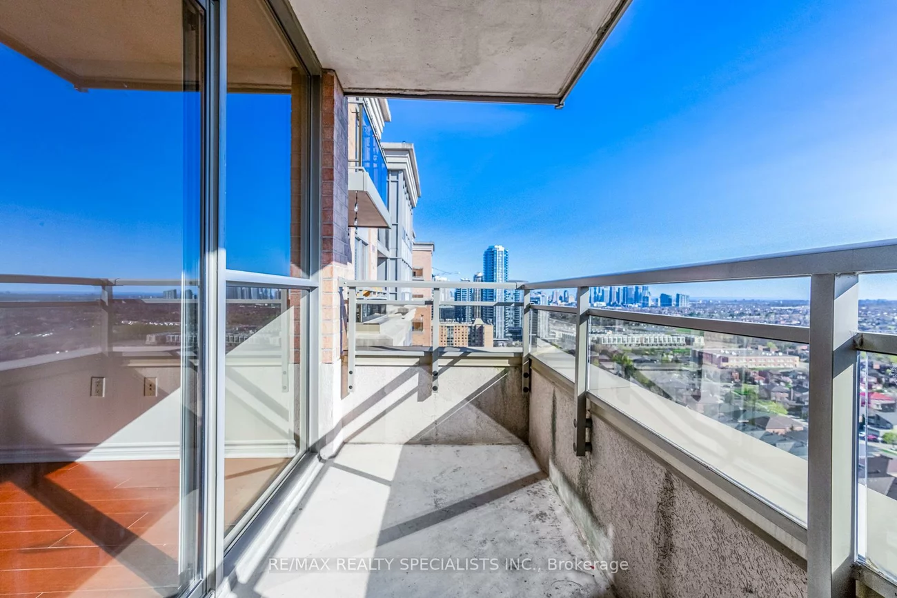 55, Strathaven, Hurontario, Mississauga