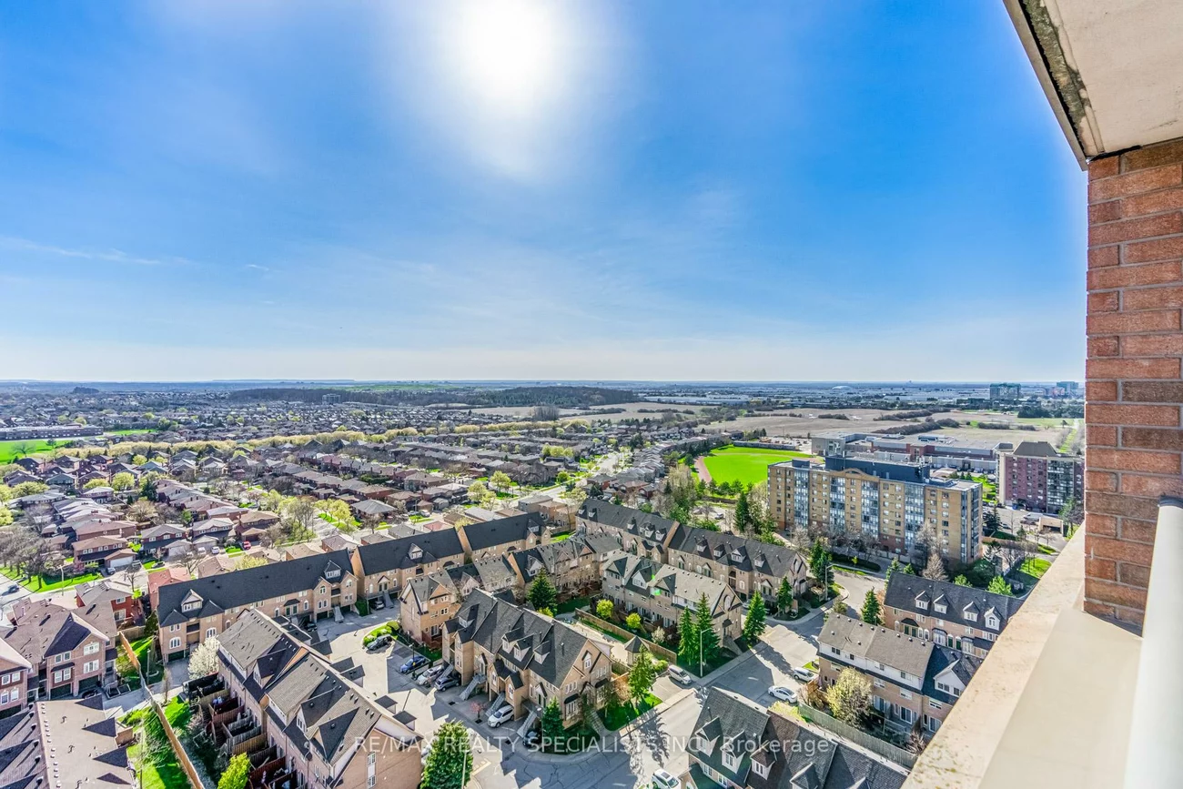 55, Strathaven, Hurontario, Mississauga
