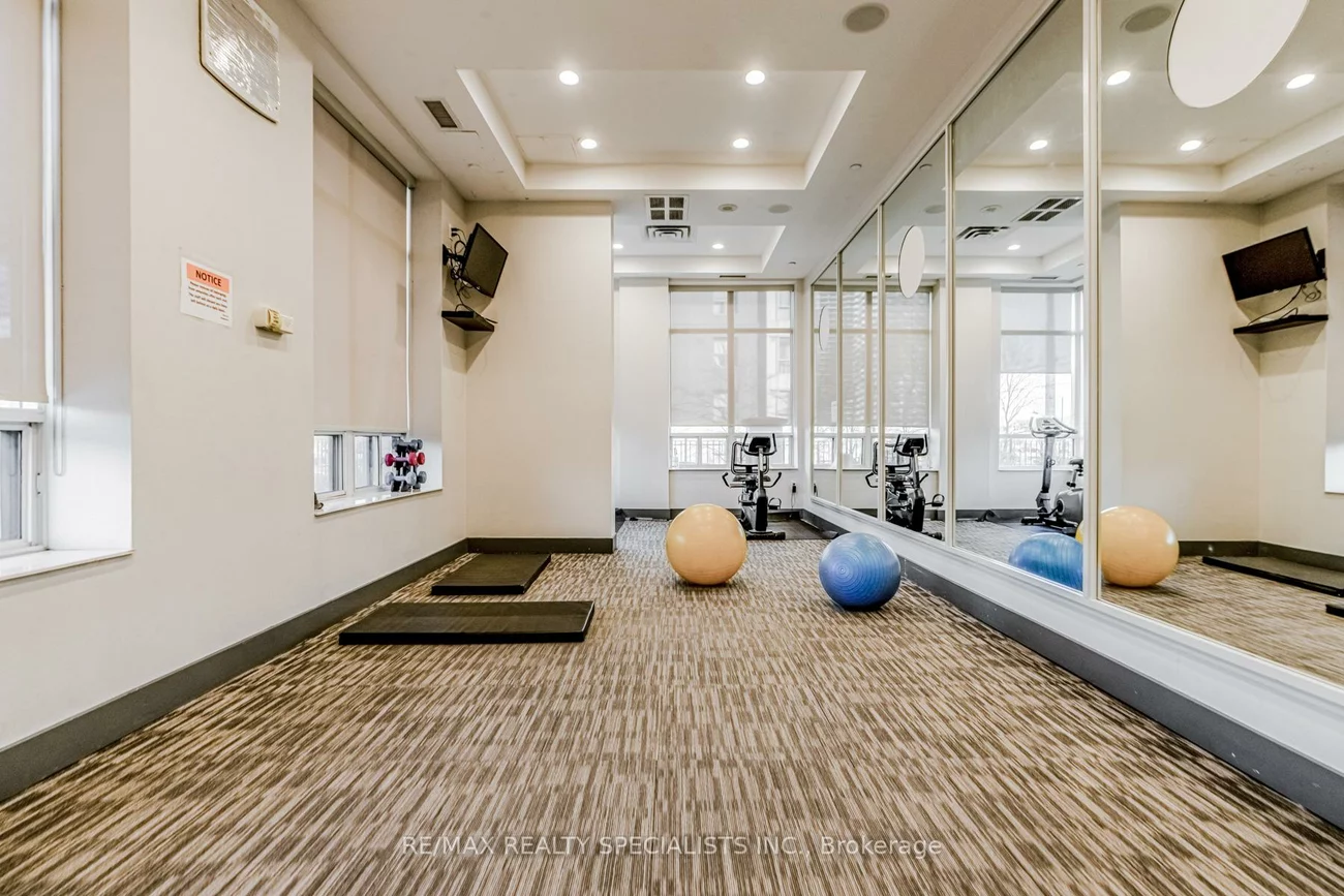 55, Strathaven, Hurontario, Mississauga