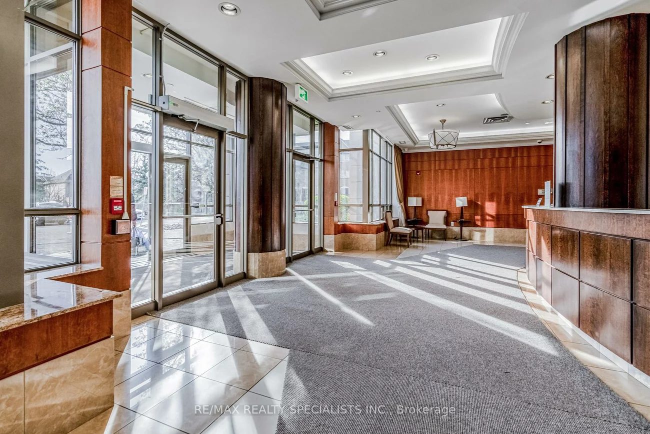 55, Strathaven, Hurontario, Mississauga