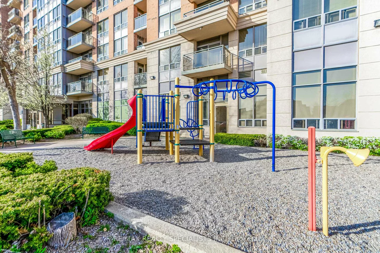 55, Strathaven, Hurontario, Mississauga