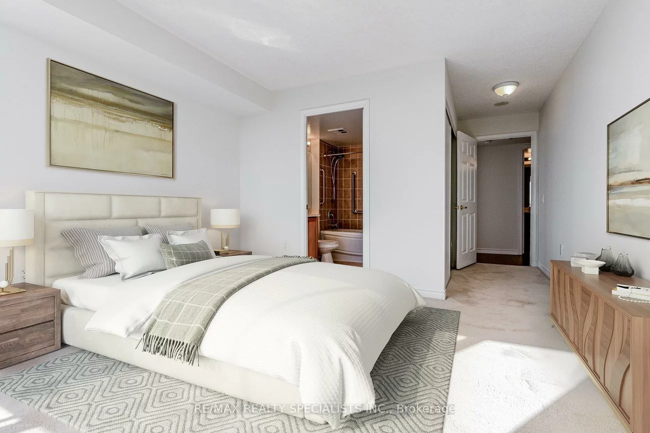 55, Strathaven, Hurontario, Mississauga