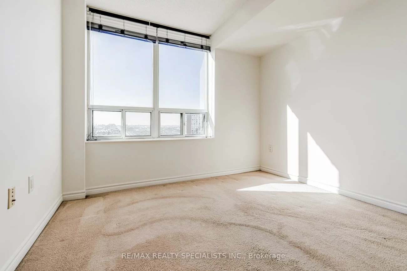 55, Strathaven, Hurontario, Mississauga