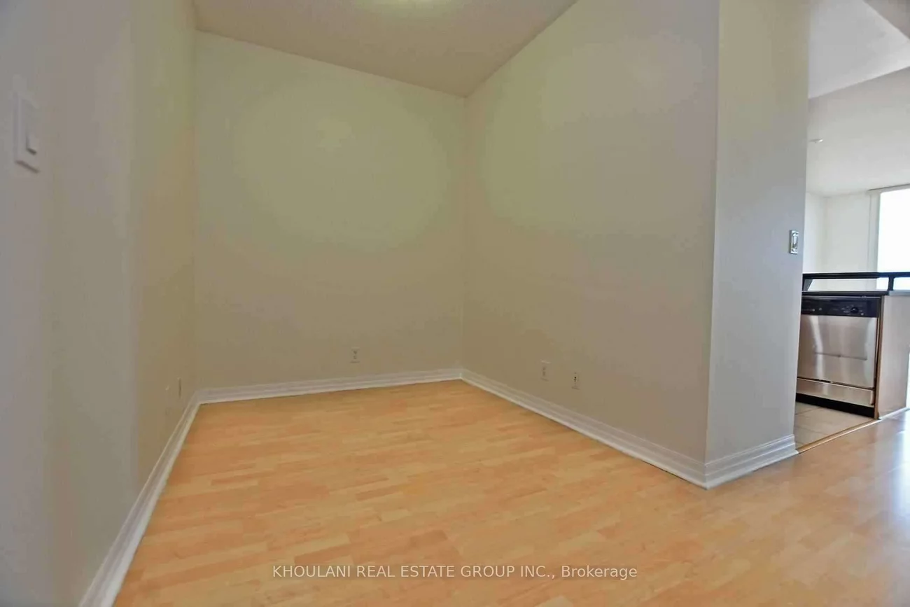 220, Burnhamthorpe, City Centre, Mississauga